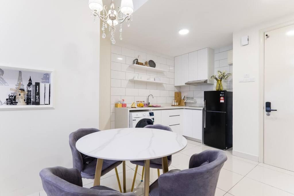 Arte Mont Kiara Duplex 4 Pax Jacuzzi Apartment Kuala Lumpur Bagian luar foto